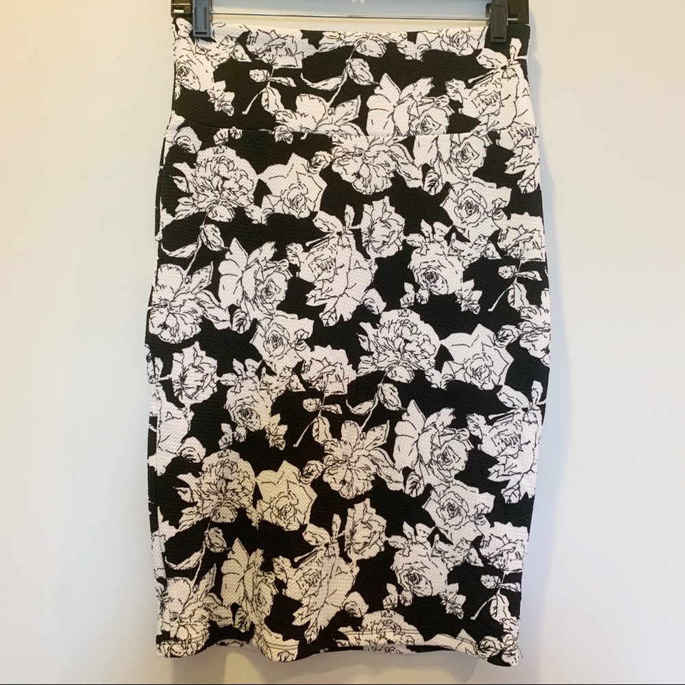 LulaRoe | Black and White Cassie Skirt | Small